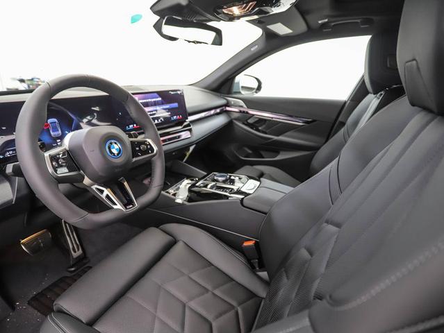 Photo of 2026 Brooklyn Grey Metallic BMW 550e