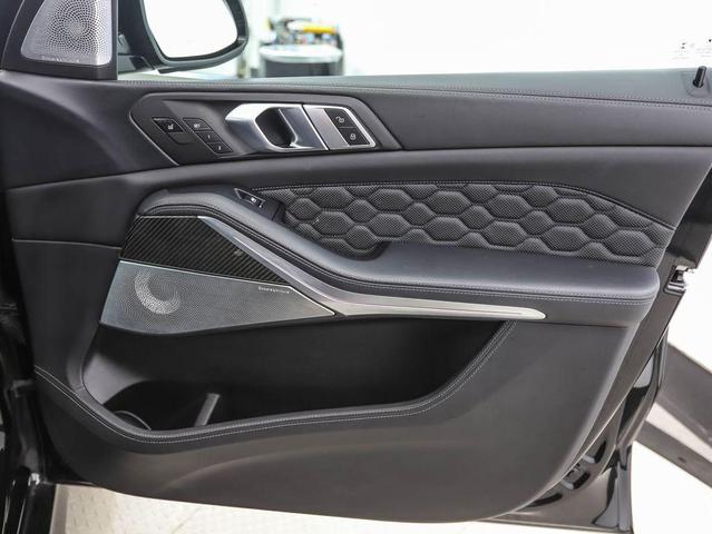 Photo of 2021 Black Sapphire Metallic BMW X5 M