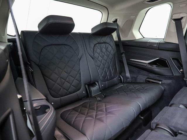 Photo of 2025 Black Sapphire Metallic BMW X7