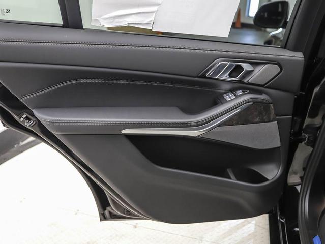 Photo of 2025 Black Sapphire Metallic BMW X7