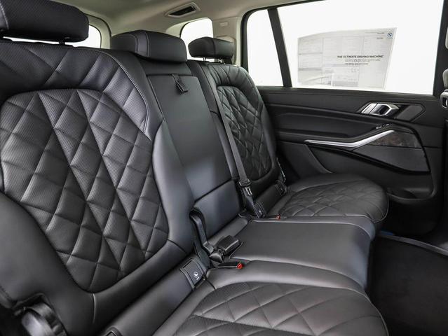 Photo of 2025 Black Sapphire Metallic BMW X7