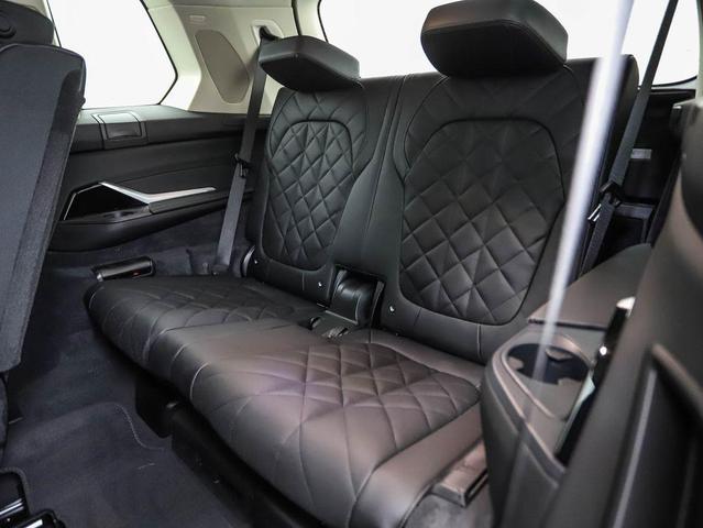 Photo of 2025 Black Sapphire Metallic BMW X7