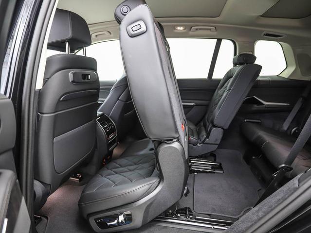 Photo of 2025 Black Sapphire Metallic BMW X7