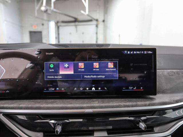 Photo of 2025 Black Sapphire Metallic BMW X7