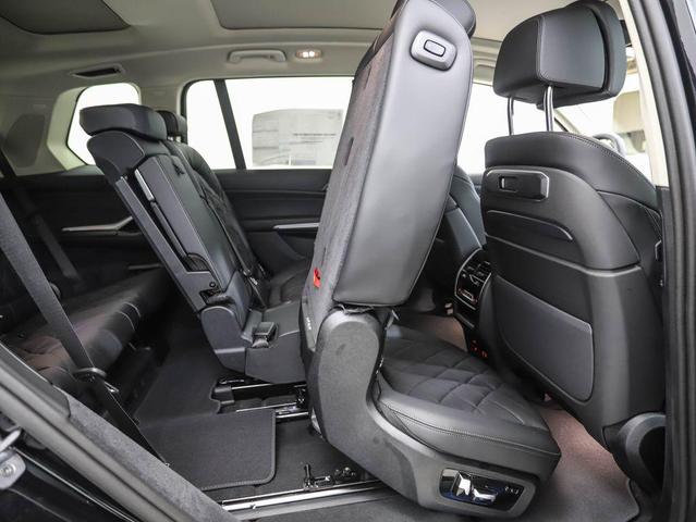 Photo of 2025 Black Sapphire Metallic BMW X7