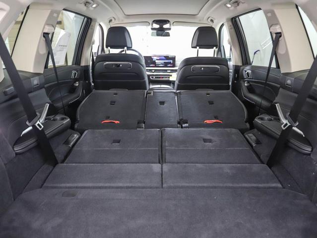Photo of 2025 Black Sapphire Metallic BMW X7