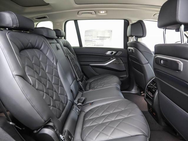 Photo of 2025 Black Sapphire Metallic BMW X7