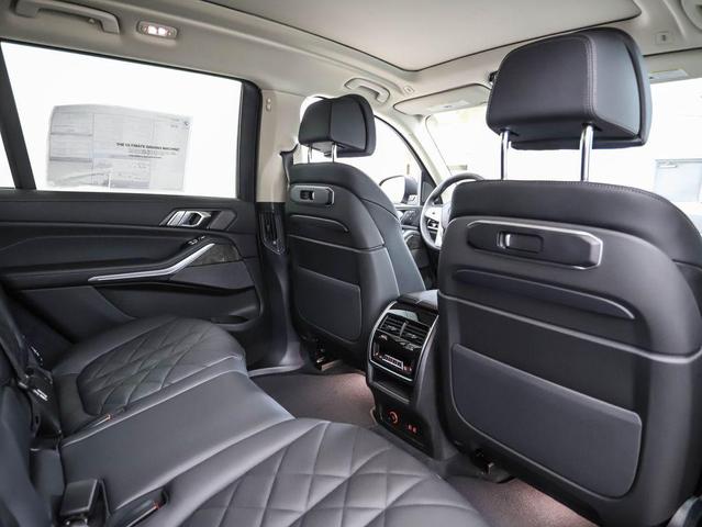 Photo of 2025 Black Sapphire Metallic BMW X7