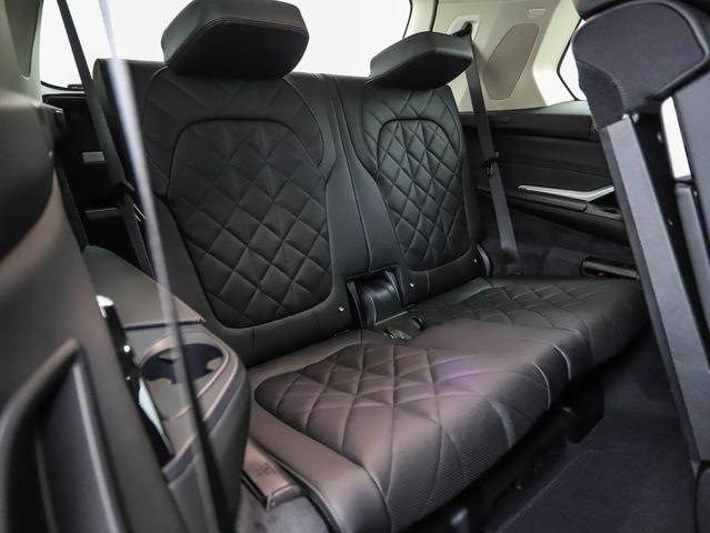 Photo of 2025 Black Sapphire Metallic BMW X7