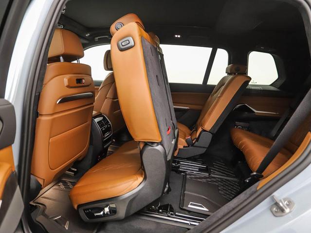 Photo of 2026 Brooklyn Grey Metallic BMW X7