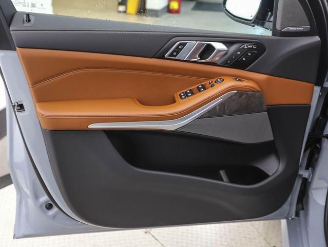 Photo of 2026 Brooklyn Grey Metallic BMW X7