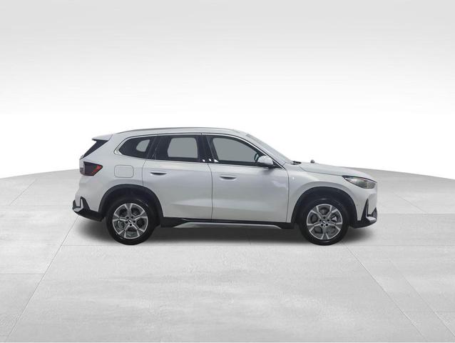 Photo of 2025 Mineral White Metallic BMW X1
