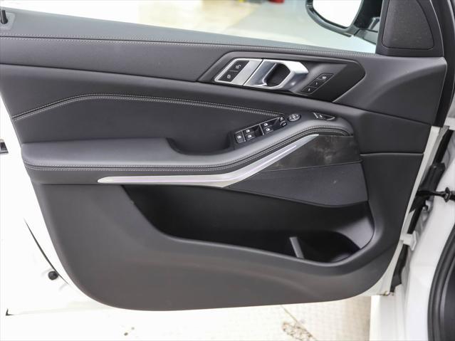 Photo of 2022 Alpine White BMW X5