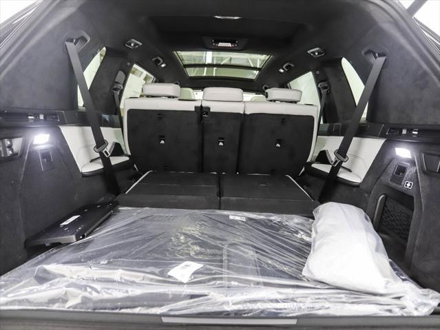 Photo of 2026 Black Sapphire Metallic BMW X7