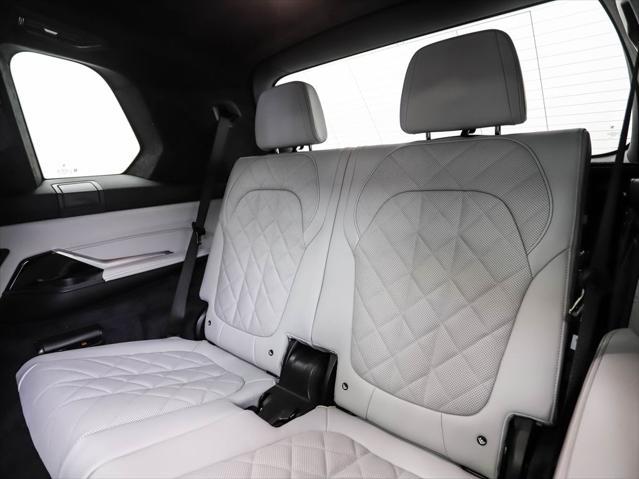 Photo of 2026 Black Sapphire Metallic BMW X7