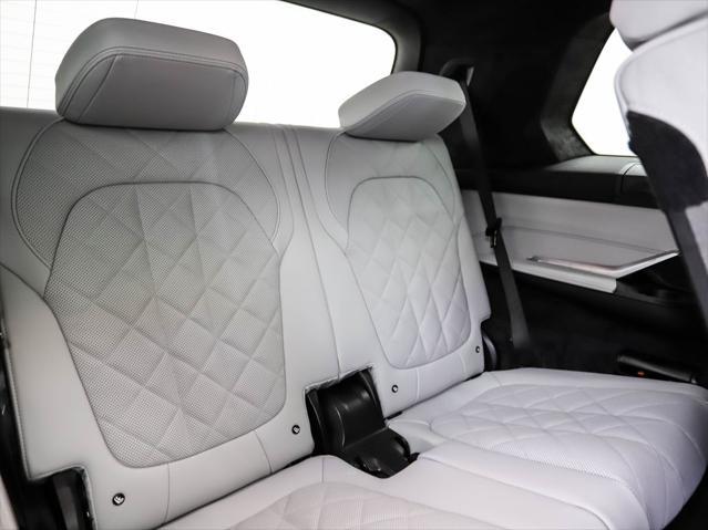 Photo of 2026 Black Sapphire Metallic BMW X7