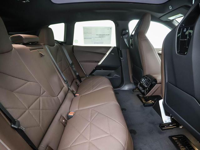 Photo of 2026 Alpine White BMW iX
