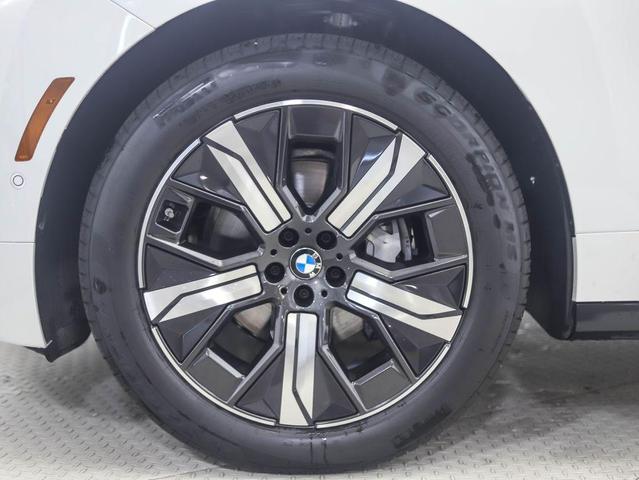 Photo of 2026 Alpine White BMW iX