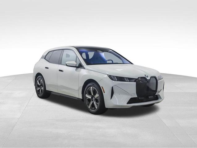 Photo of 2026 Alpine White BMW iX