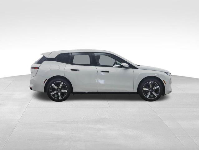 Photo of 2026 Alpine White BMW iX