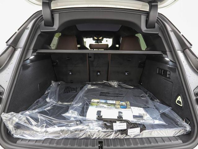 Photo of 2026 Alpine White BMW iX
