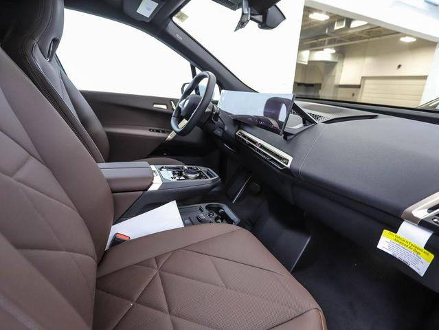 Photo of 2026 Alpine White BMW iX