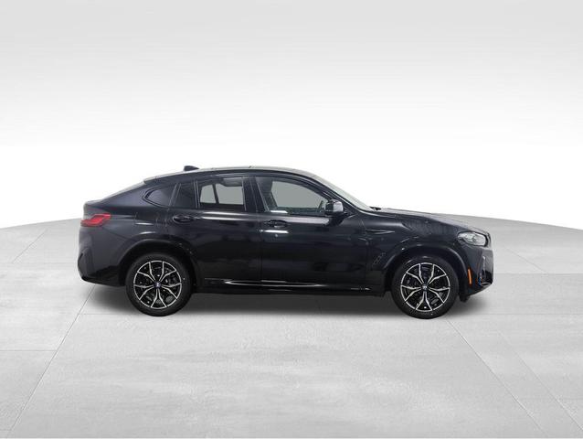 Photo of 2025 Black Sapphire Metallic BMW X4