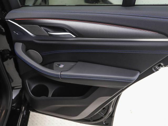 Photo of 2025 Black Sapphire Metallic BMW X4