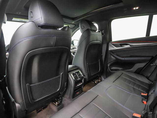 Photo of 2025 Black Sapphire Metallic BMW X4