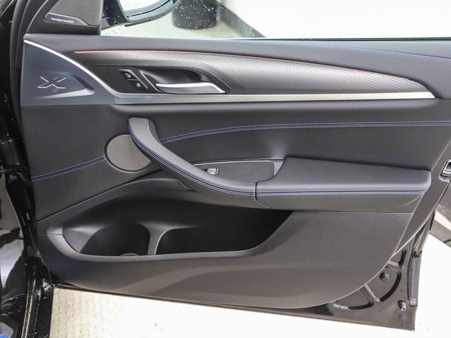 Photo of 2025 Black Sapphire Metallic BMW X4
