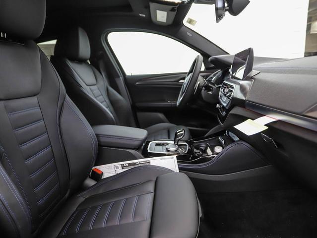 Photo of 2025 Black Sapphire Metallic BMW X4