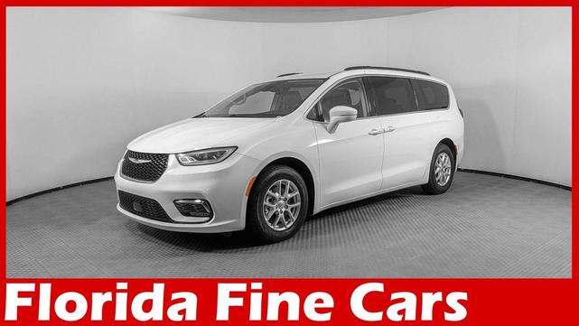 Photo of 2022 Bright White Clearcoat Chrysler Pacifica