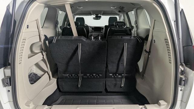 Photo of 2022 Bright White Clearcoat Chrysler Pacifica