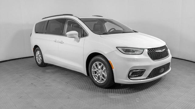 Photo of 2022 Bright White Clearcoat Chrysler Pacifica
