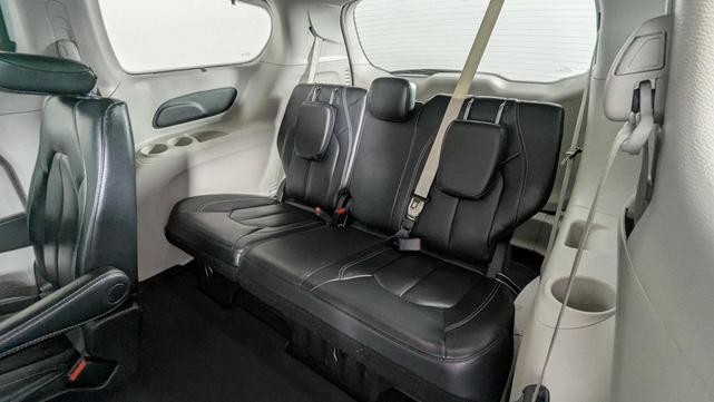Photo of 2022 Bright White Clearcoat Chrysler Pacifica