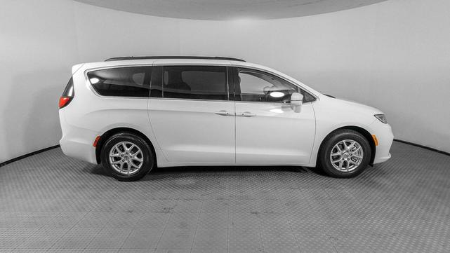 Photo of 2022 Bright White Clearcoat Chrysler Pacifica