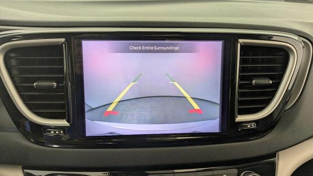 Photo of 2022 Bright White Clearcoat Chrysler Pacifica