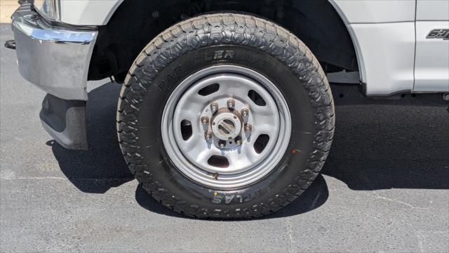 Photo of 2020 Oxford White Ford F-350