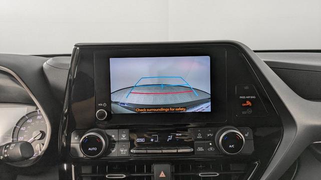 Photo of 2023 Midnight Black Metallic Toyota Highlander