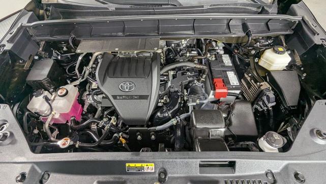 Photo of 2023 Midnight Black Metallic Toyota Highlander