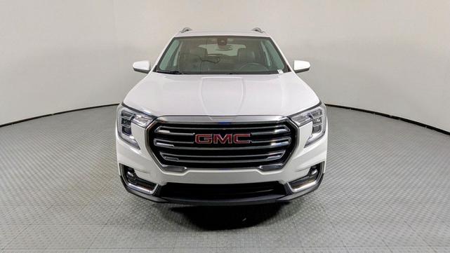 Photo of 2023 Summit White GMC Terrain