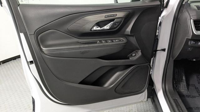 Photo of 2023 Summit White GMC Terrain