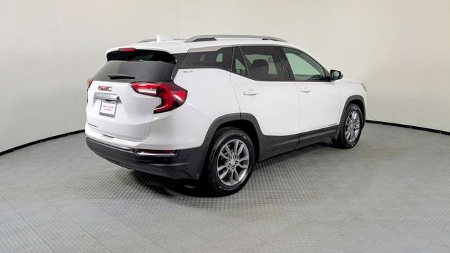 Photo of 2023 Summit White GMC Terrain