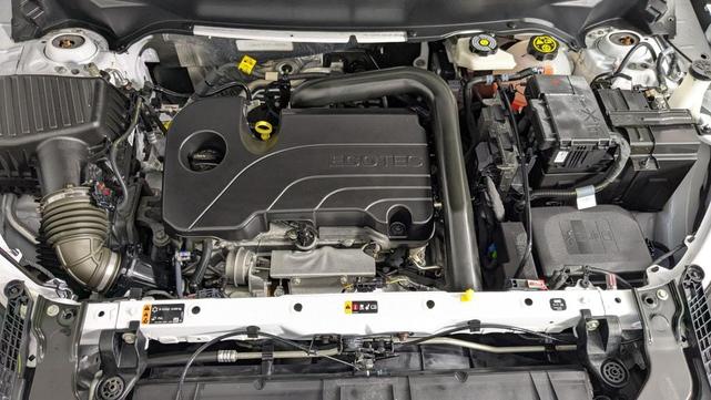 Photo of 2023 Summit White GMC Terrain
