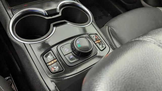 Photo of 2023 Summit White GMC Terrain