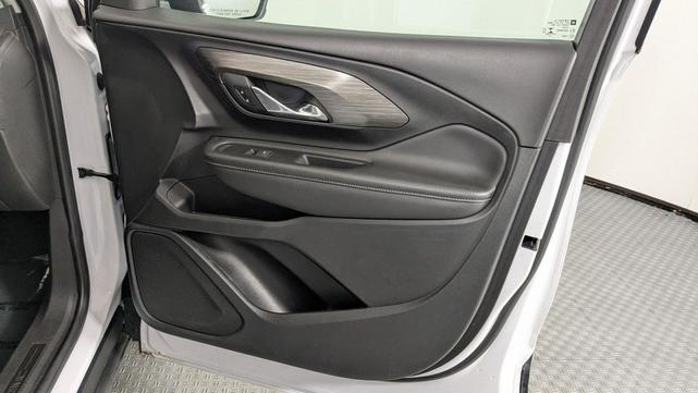 Photo of 2023 Summit White GMC Terrain