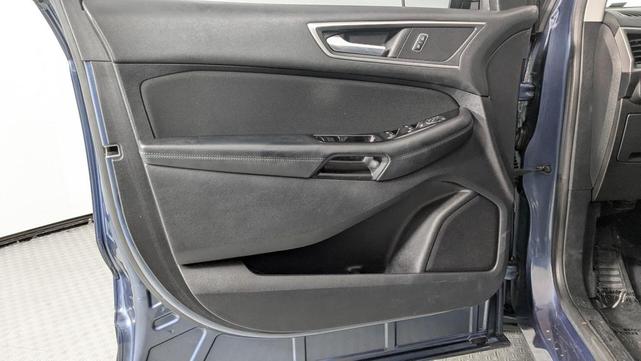 Photo of 2018 Blue Metallic Ford Edge