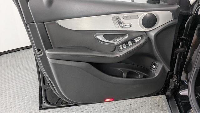 Photo of 2022 Black Mercedes-Benz GLC 300