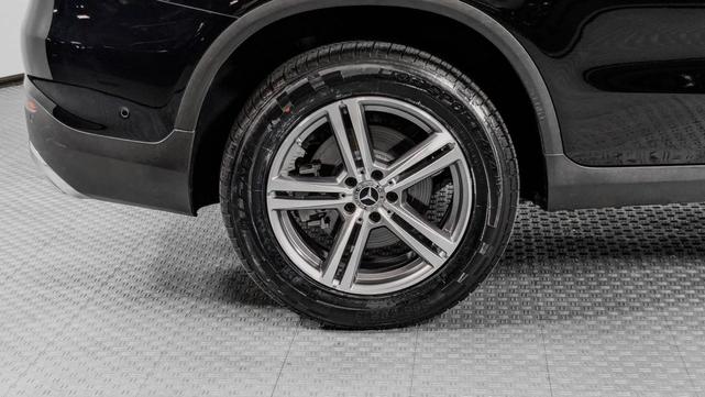 Photo of 2022 Black Mercedes-Benz GLC 300