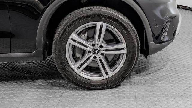 Photo of 2022 Black Mercedes-Benz GLC 300